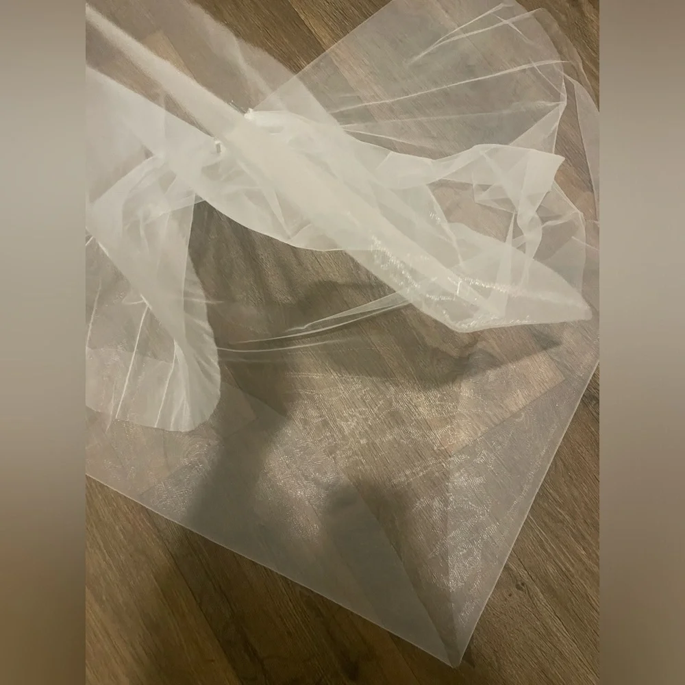 NWOT- Bridal Veil- White